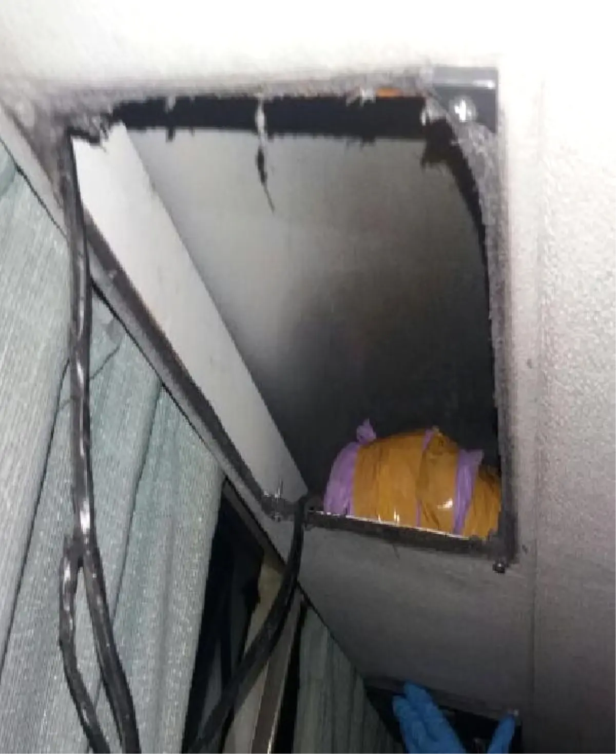 Rize\'de Yurt Dışına Kaçırılmaya Çalışılan Altın ve Gümüş Le Geçirildi