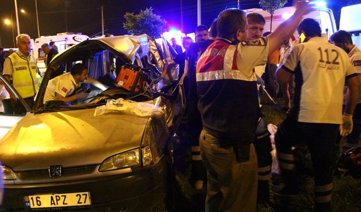 Samsun\'da Midibüs ile Kamyonet Çarpıştı: 5 Ölü, 3 Yaralı
