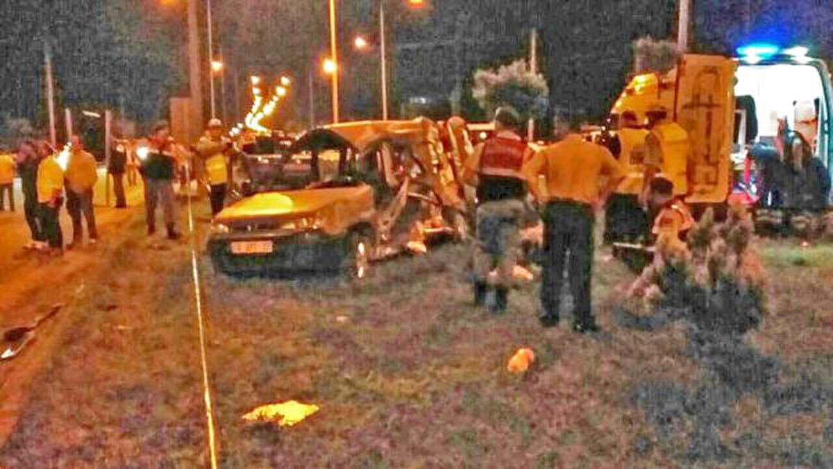 Samsun\'da Midibüs ile Kamyonet Çarpıştı: 5 Ölü, 3 Yaralı