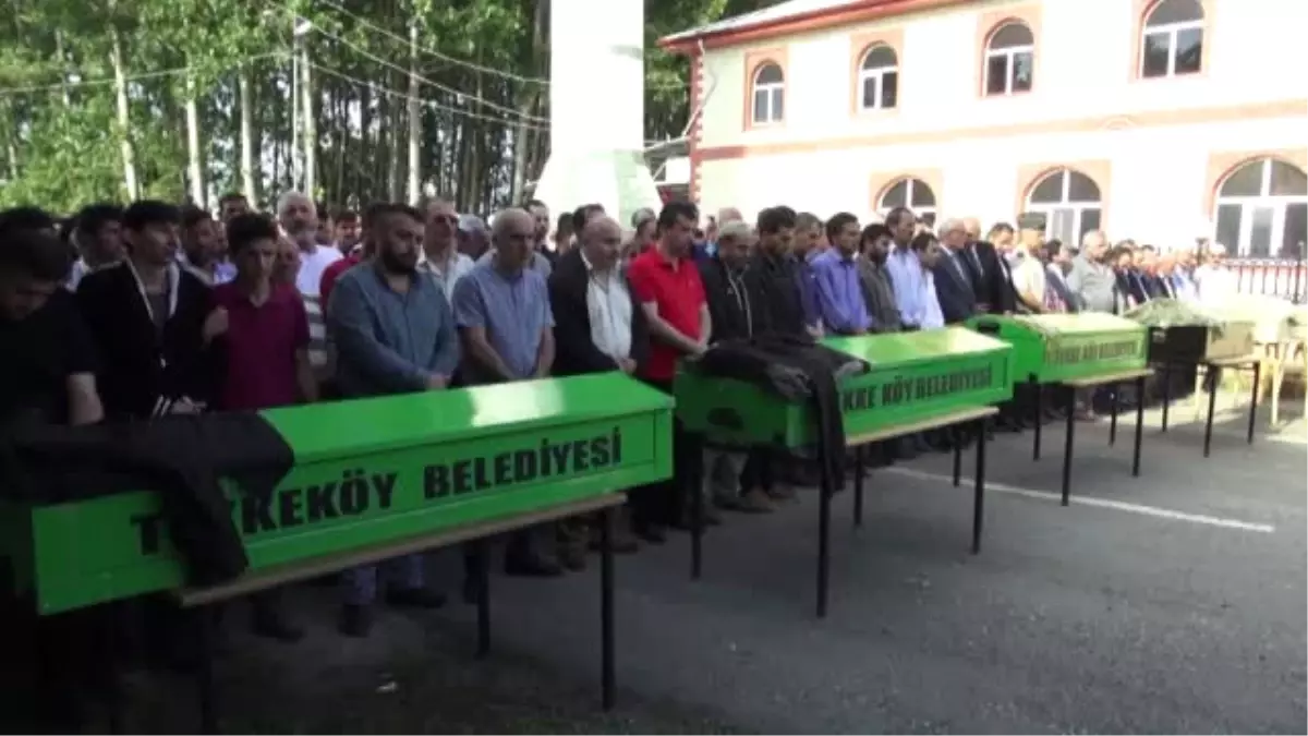 Trafik Kazasında Hayatını Kaybeden 5 Kişinin Cenazesi Toprağa Verildi - Samsun