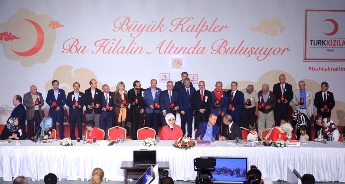 Türk Kızılay\'ından Sultangazi Belediyesine Altın Madalya