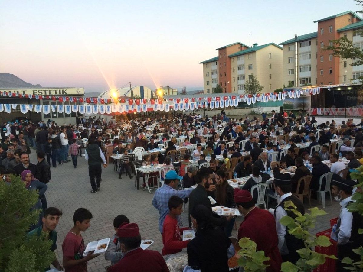 Tuşba\'da \'Kardeşlik Sofrası\'na Yoğun İlgi