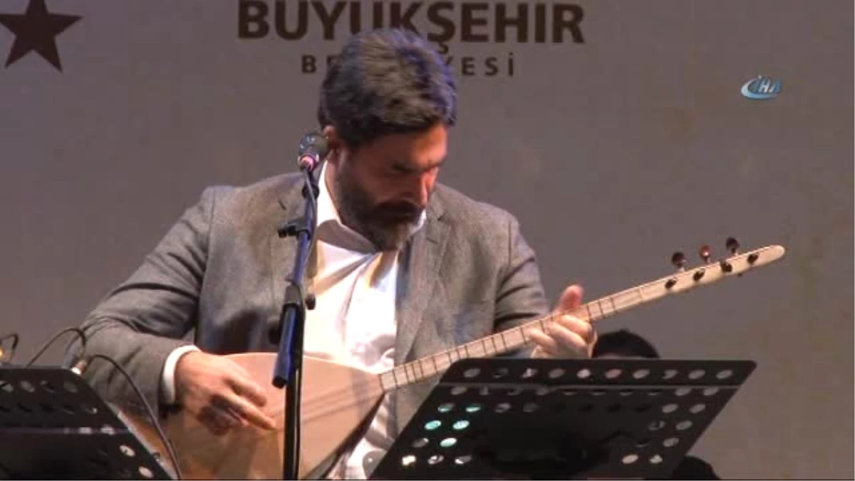 Uğur Işılak\'tan Bağlama Resitali