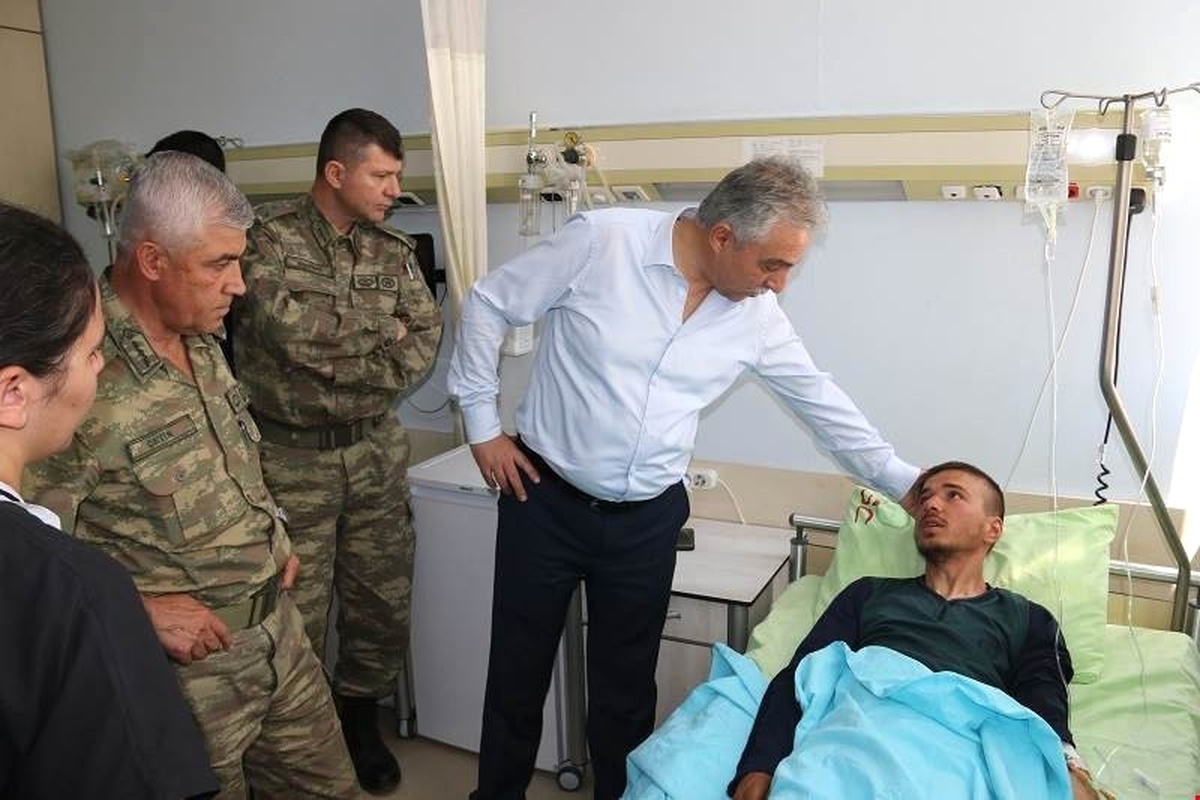 Vali Toprak Yaralı Asker ve Korucuları Ziyaret Etti