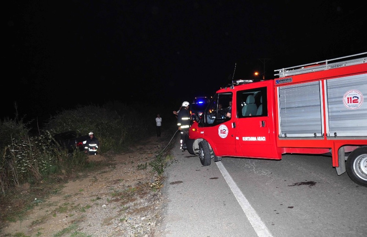 Yoldan Çıkan Otomobil Tarlaya Uçtu