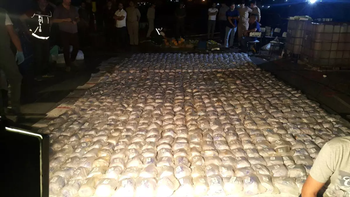 Akdeniz\'deki Uluslararası Uyuşturucu Kaçakçılarına Yönelik Operasyon