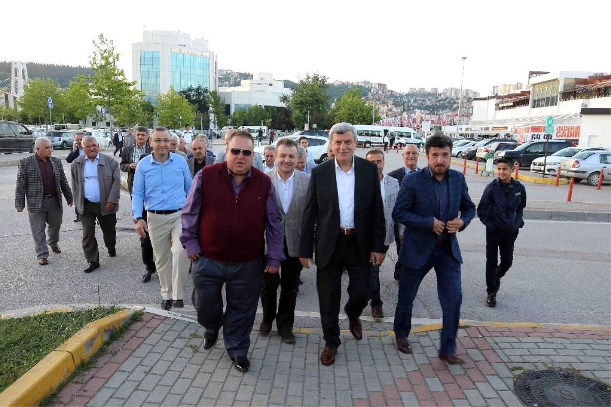 Başkan Karaosmanoğlu Muhtarlar ile İftarda Buluştu