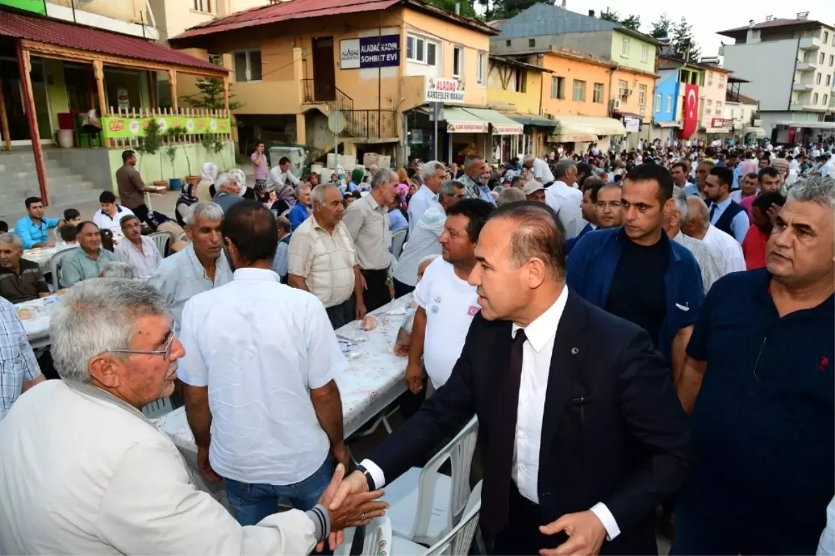 Başkan Sözlü, Orucunu Aladağ\'da Vatandaşlarla Açtı