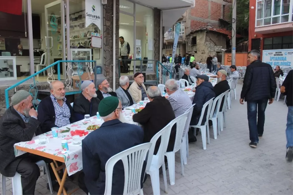 Beşir Derneğinden Sokak İftarı