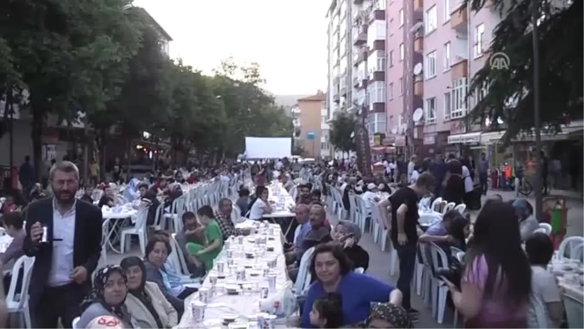 Çankırı\'da 3 Bin Kişilik Iftar Sofrası Kuruldu