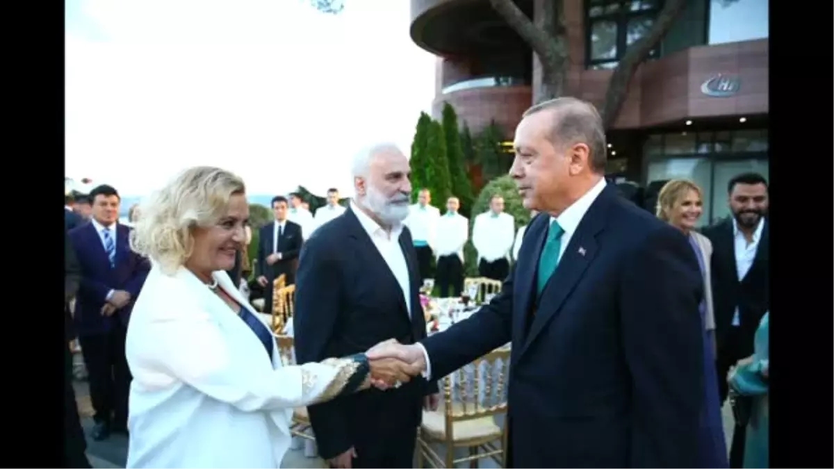 Cumhurbaşkanı Erdoğan, Sanat ve Spor Dünyasının Önemli İsimleri ile İftar Sofrasında Bir Araya Geldi