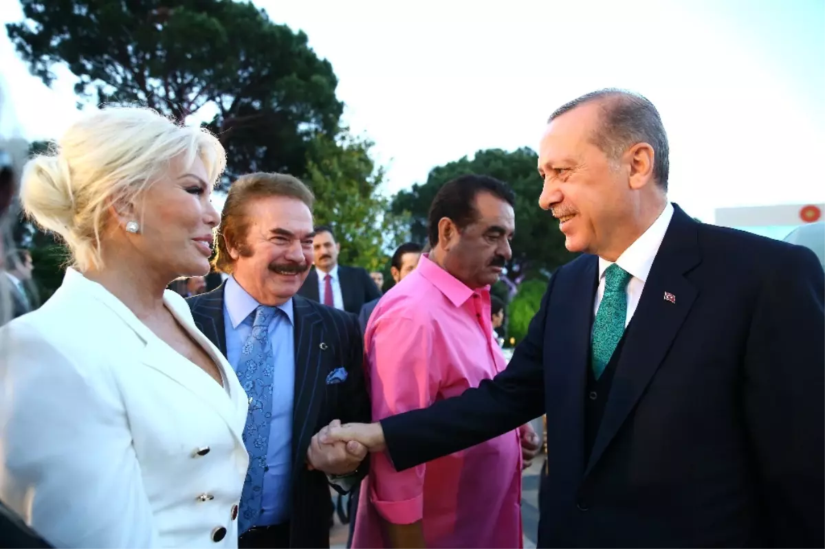 Cumhurbaşkanı Erdoğan Sporcu ve Sanatçılara İftar Verdi