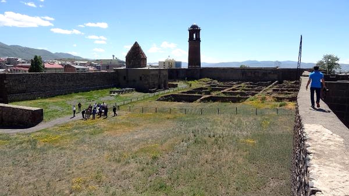 Erzurum Kalesi\'nin Surlarına Seyir Terası