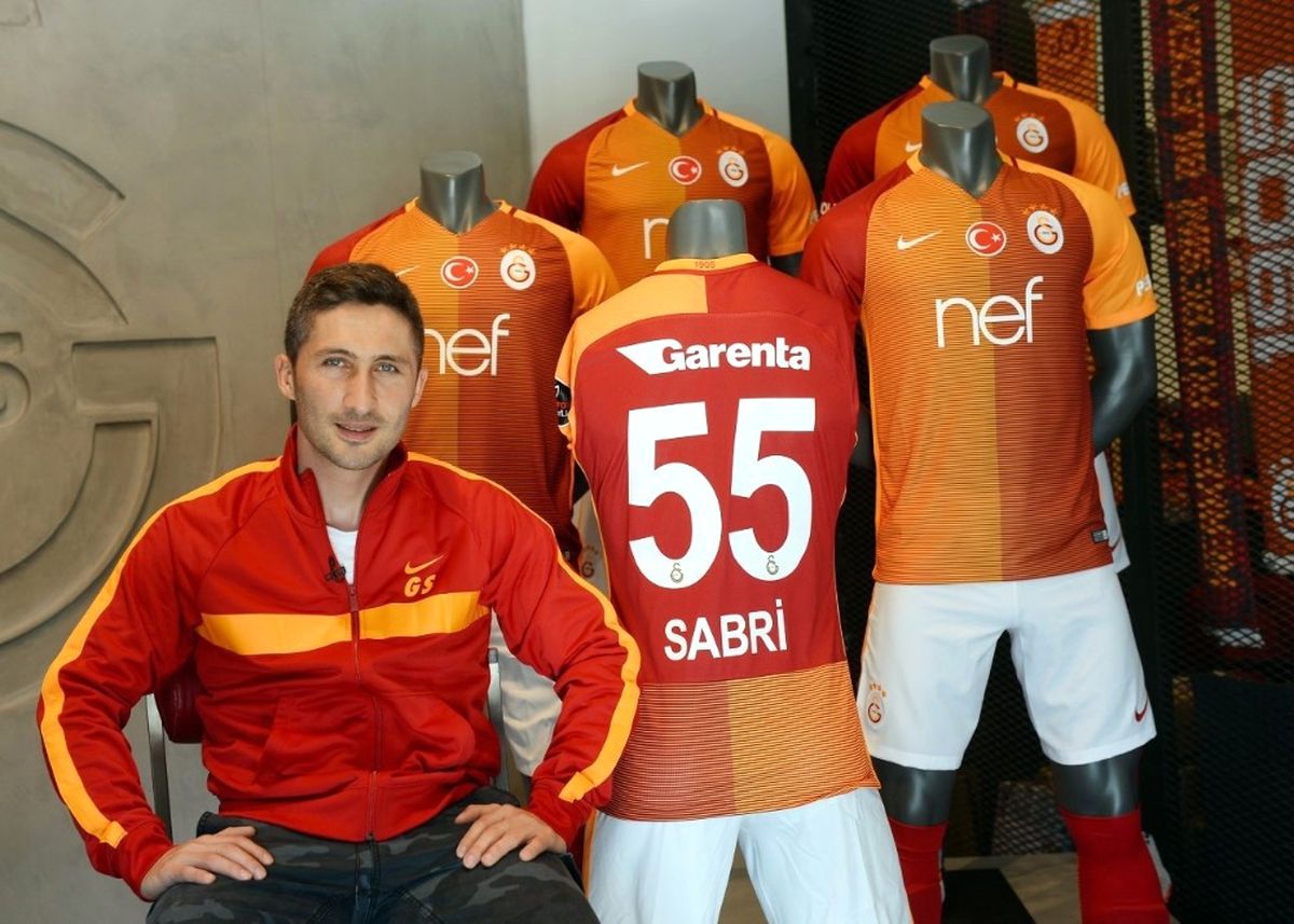 Galatasaray\'dan Sabri Sarıoğlu\'na Teşekkür