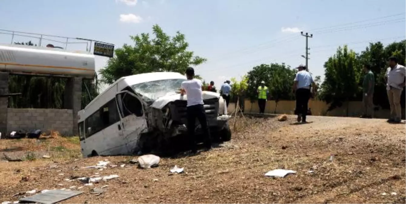 Gaziantep\'te Yolcu Minibüsü Devrildi: 5 Yaralı