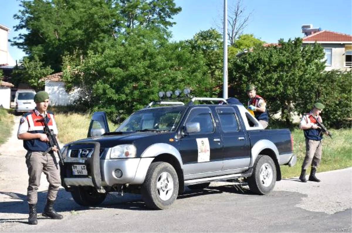 Jandarmadan Kaçan Sürücü Vurularak Yakalandı