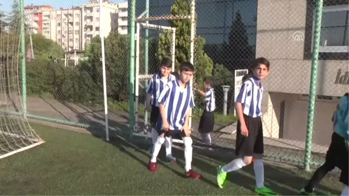 Kadın Antrenör Geleceğin Yıldız Adaylarını Yetiştiriyor