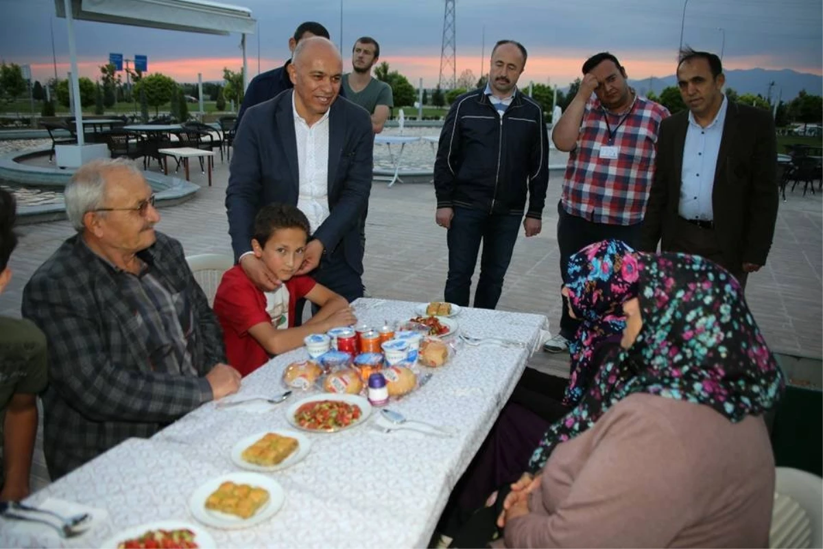 Karaman Belediyesi, Öksüz ve Yetimlere İftar Yemeği Verdi