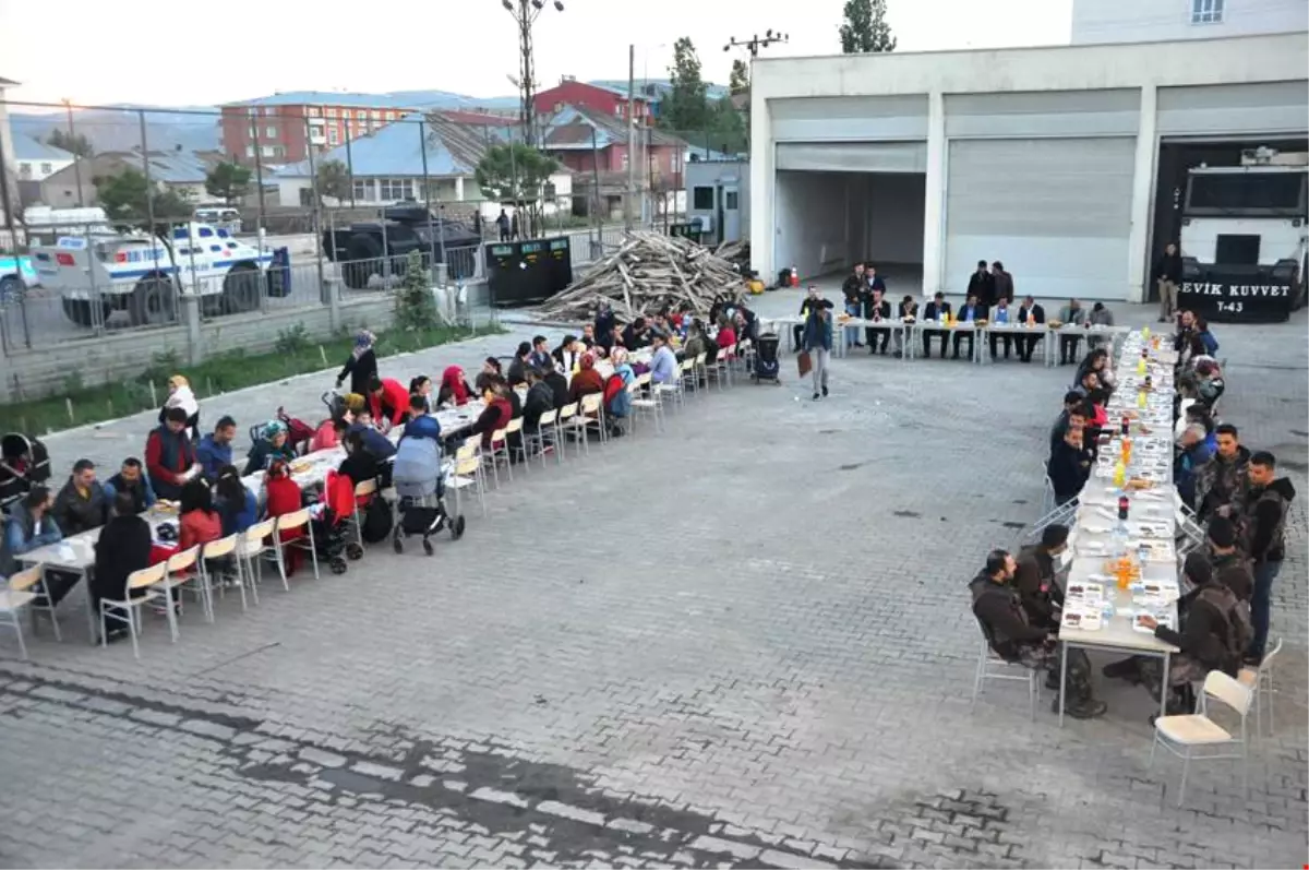 Kaymakam Dundar, Polislerle İftar Yaptı