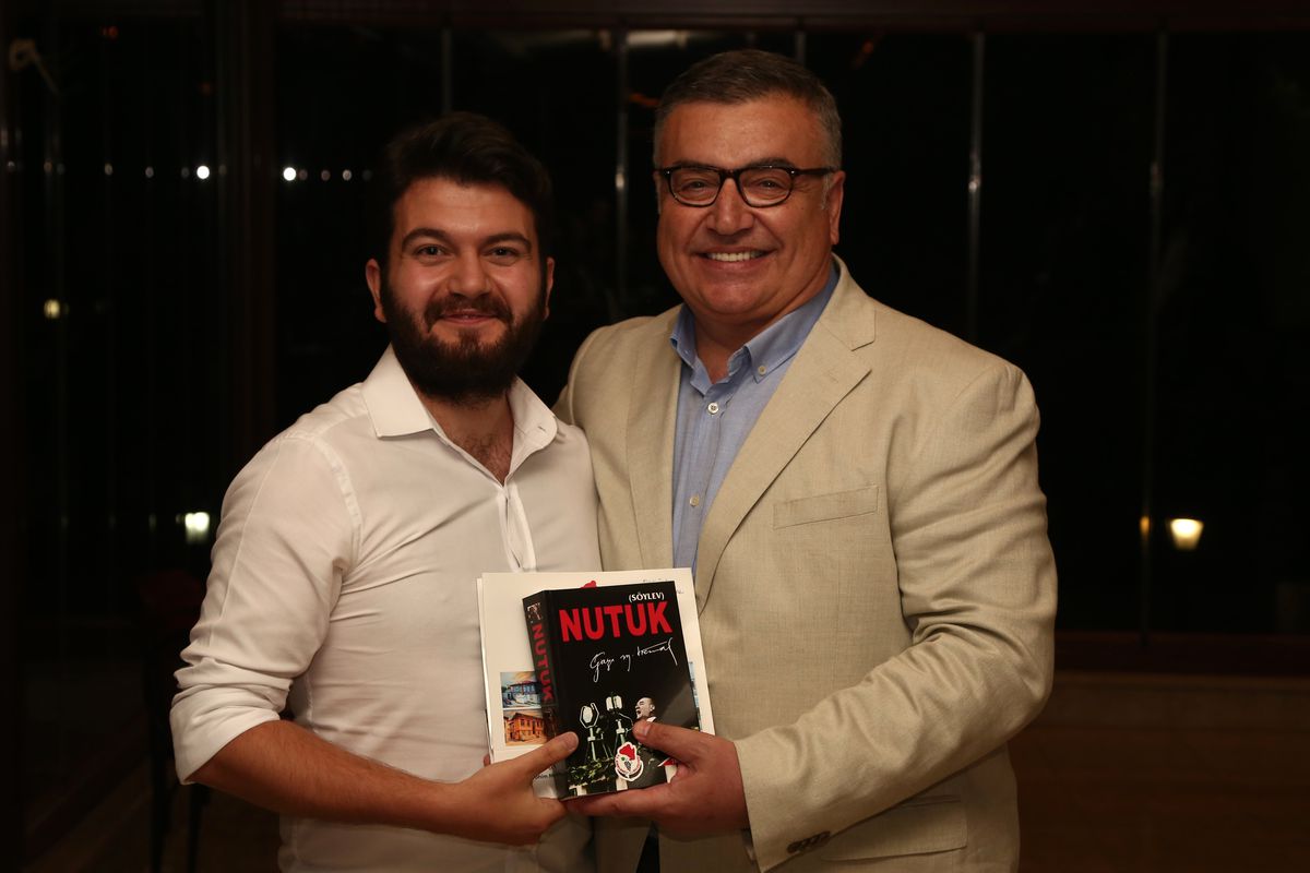 Kesimoğlu \'\'Çağdaş Gençlik\'e Diplomalarını Verdi