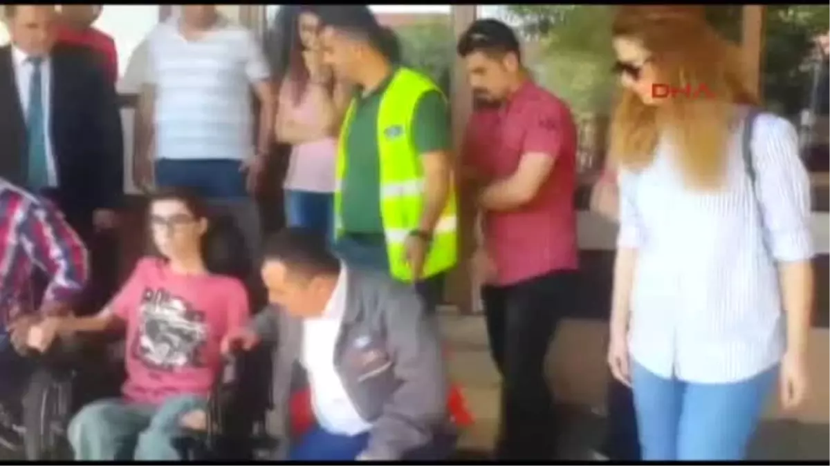 Kocaeli Ford Işçilerinden Selim\'e Akülü Sandalye