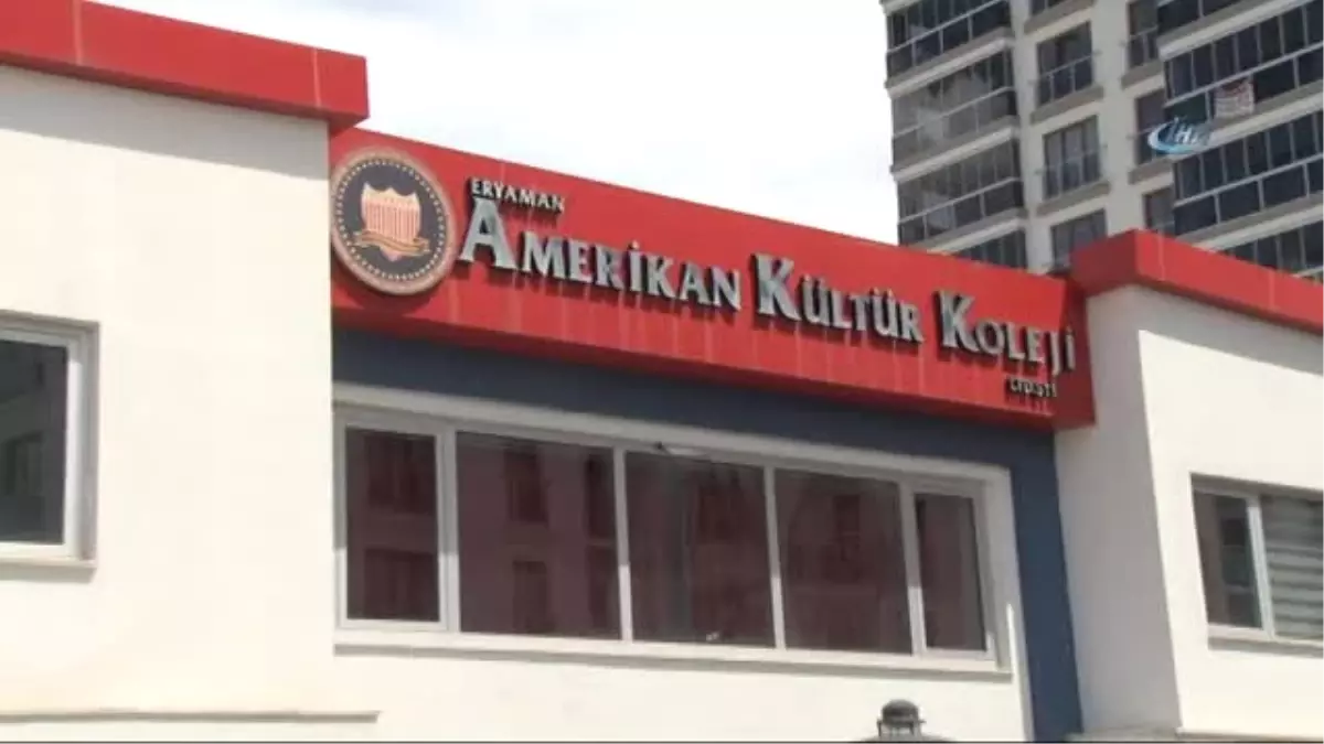 Okulun Kapısına Kilit Vuruldu, Öğretmenler İsyan Etti