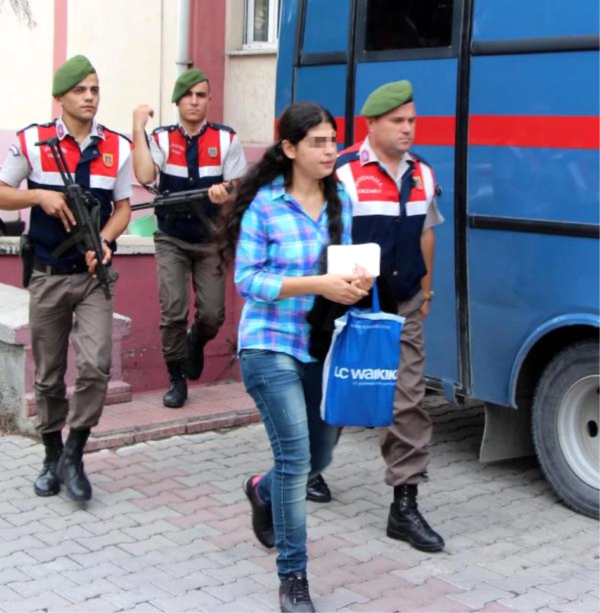 PKK\'ya Giderken Yakalanan Üniversiteli Kıza 6 Yıl 3 Ay Hapis