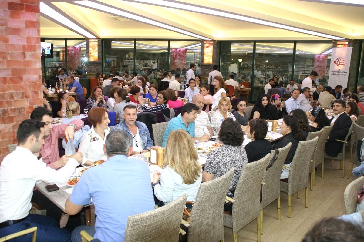 PTT Çalışanları İftarda Buluştu