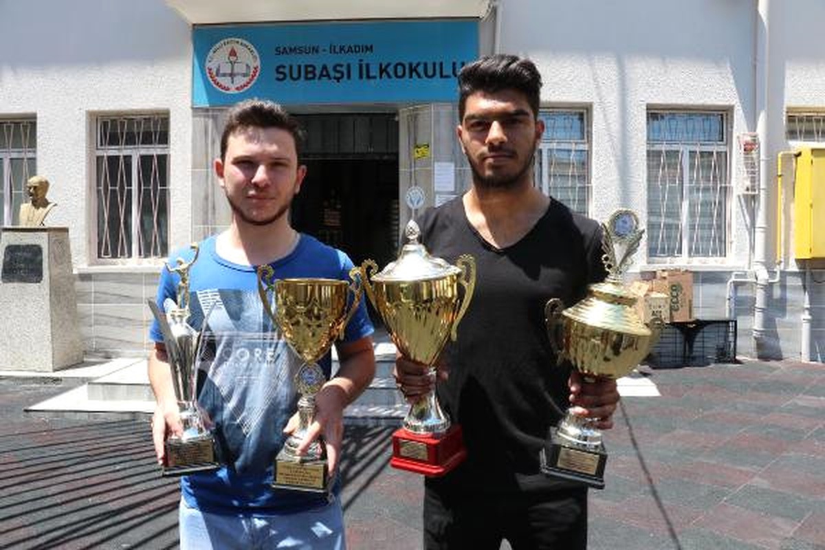 Voleybol Sayesinde Bursla Girdikleri Okulu Derece ile Bitirdiler