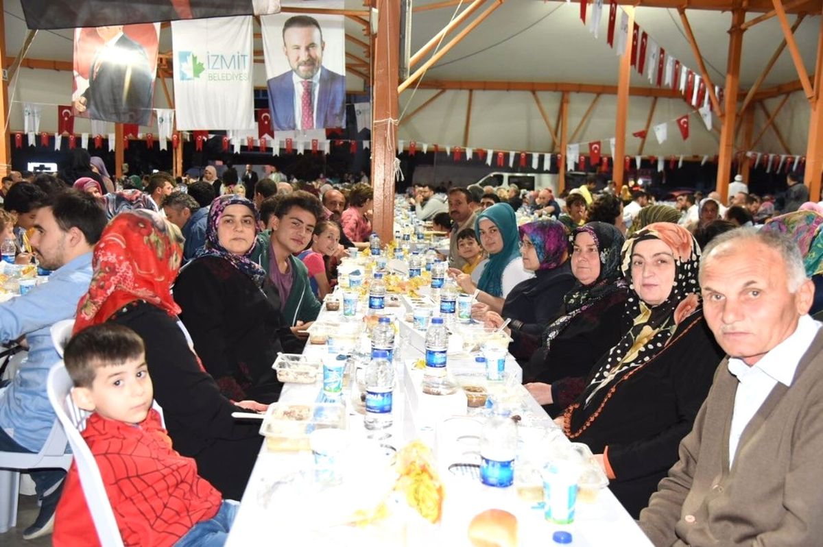 Yeşilova\'da 2 Bin 500 Kişilik İftar Sofrası Kuruldu