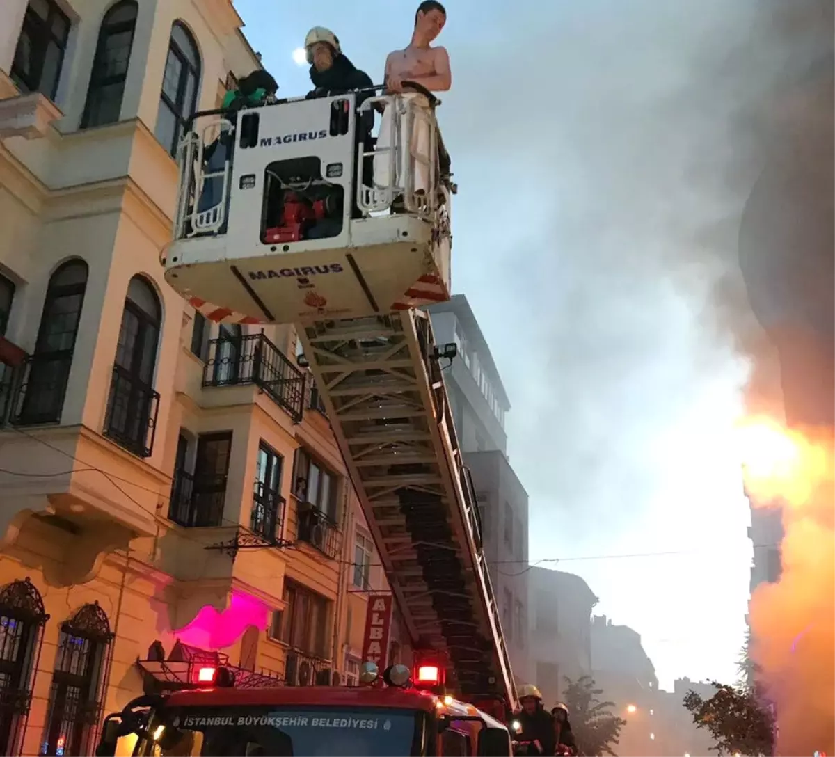 3 Kişinin Hayatını Kaybettiği Yangında Otel Sahibine Tutuklama