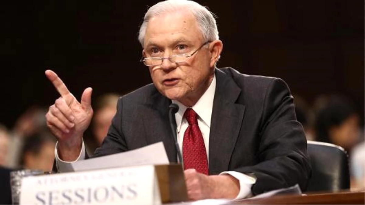 ABD Adalet Bakanı Sessions, Hakkındaki İddiaları Reddetti