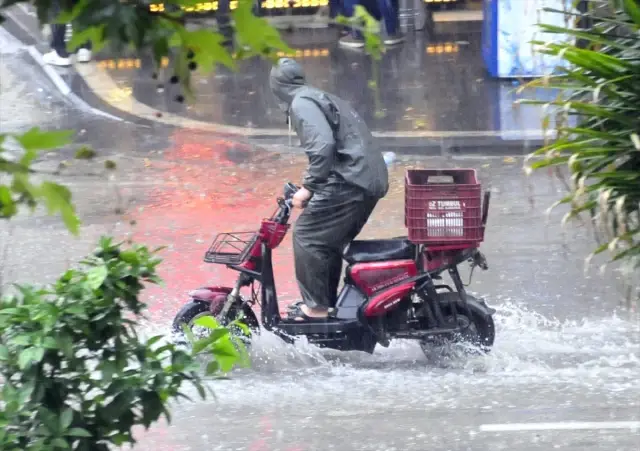 Adana'da Sağanak - Son Dakika