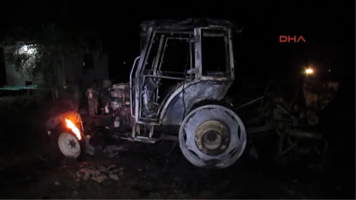 Afyonkarahisar Park Halindeki Traktör Yandı