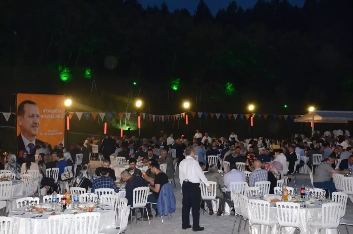 AK Parti Siirt Teşkilatı 350 Aileye İftar Verdi