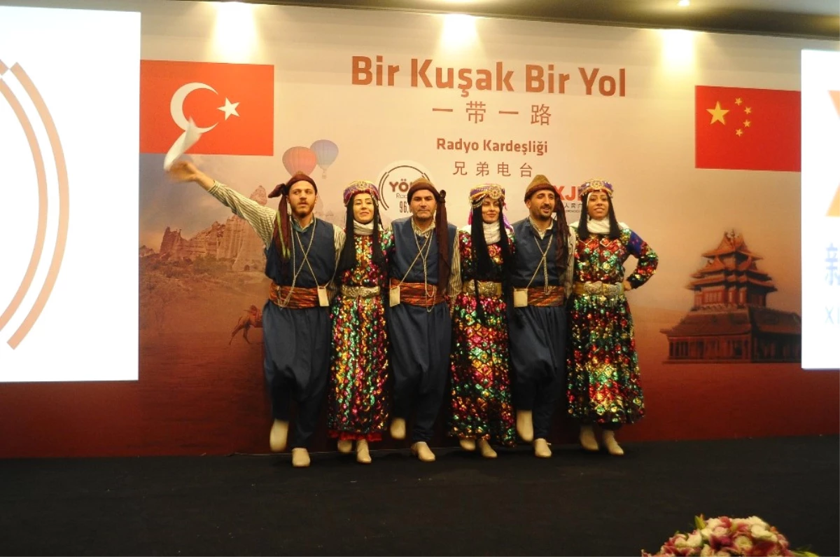 Bağlama ile Dutar, Türkü ile Nakşa, Radyo Kardeşliğinde Buluştu
