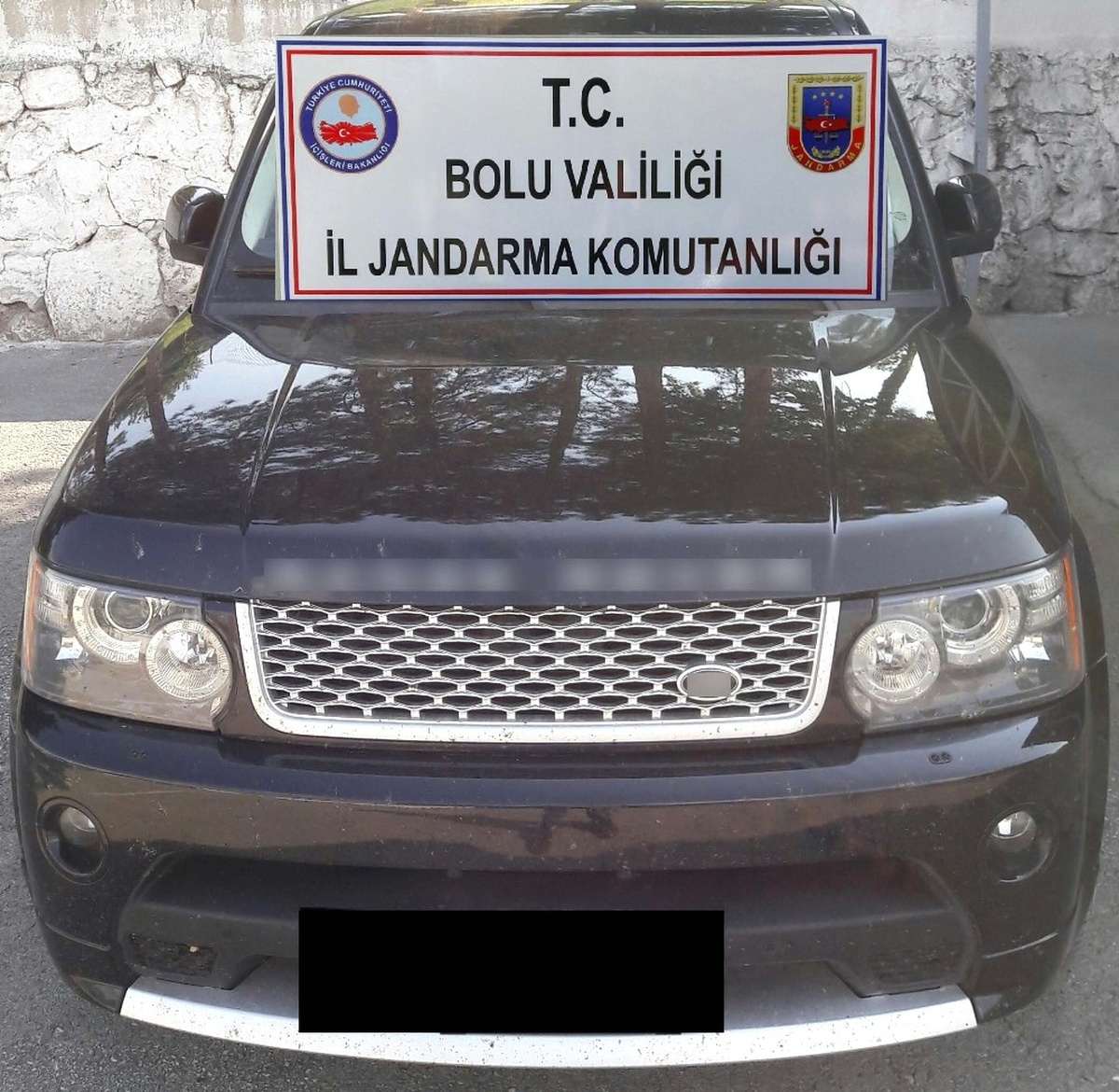 Bolu\'da 220 Bin Liralık Kaçak Lüks Otomobil Yakalandı