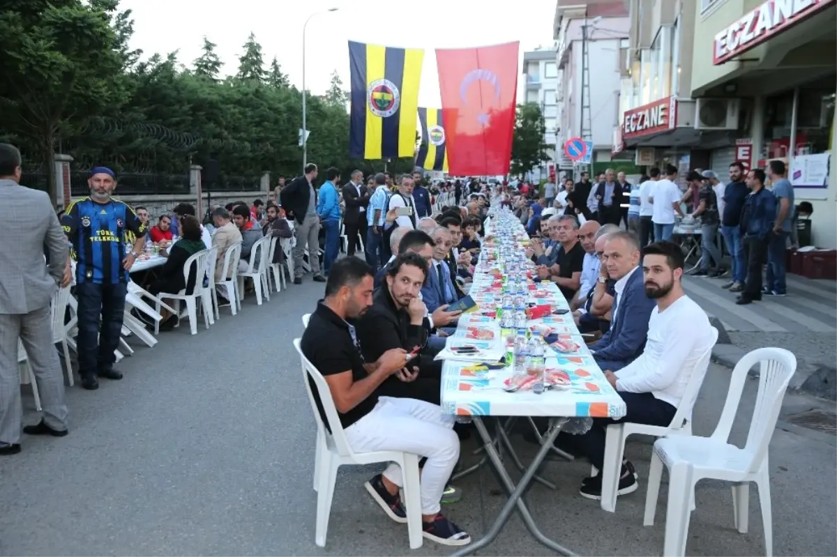 Çekmeköy\'de Sarı Lacivert İftar