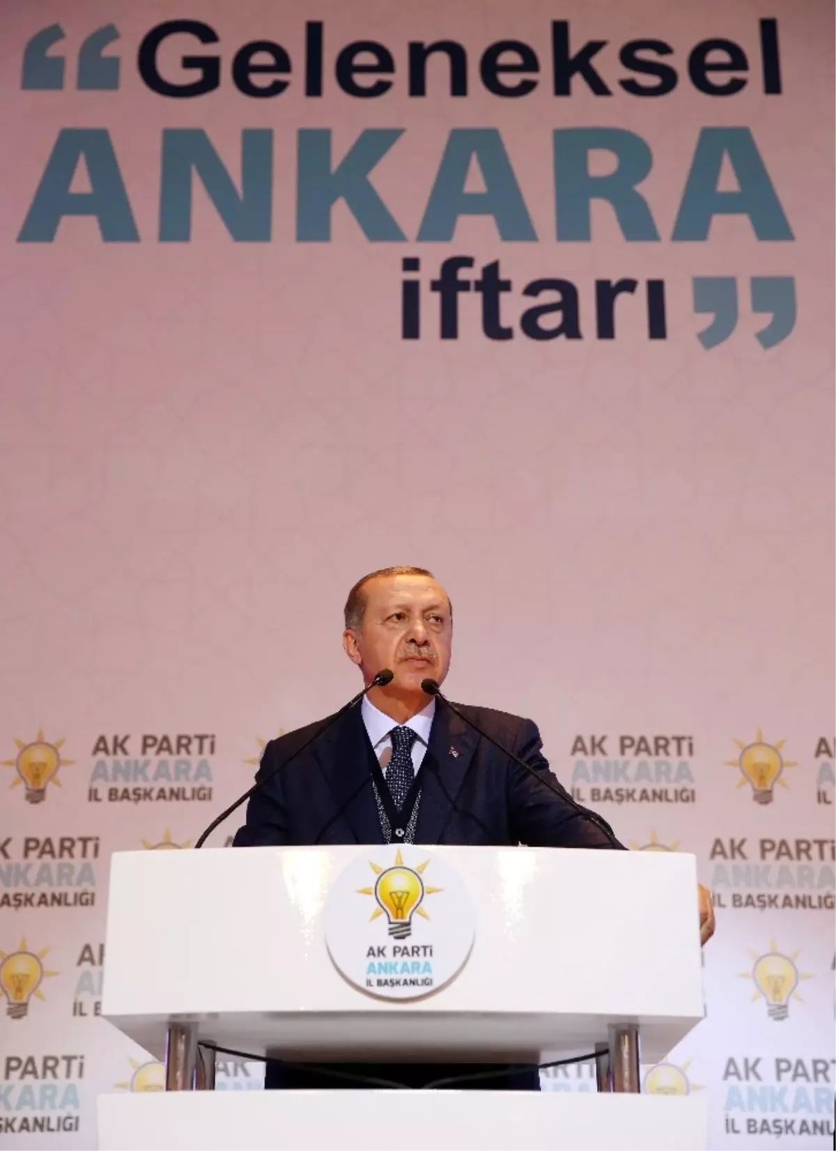 Cumhurbaşkanı Erdoğan\'dan Partililere Tevazu Uyarısı