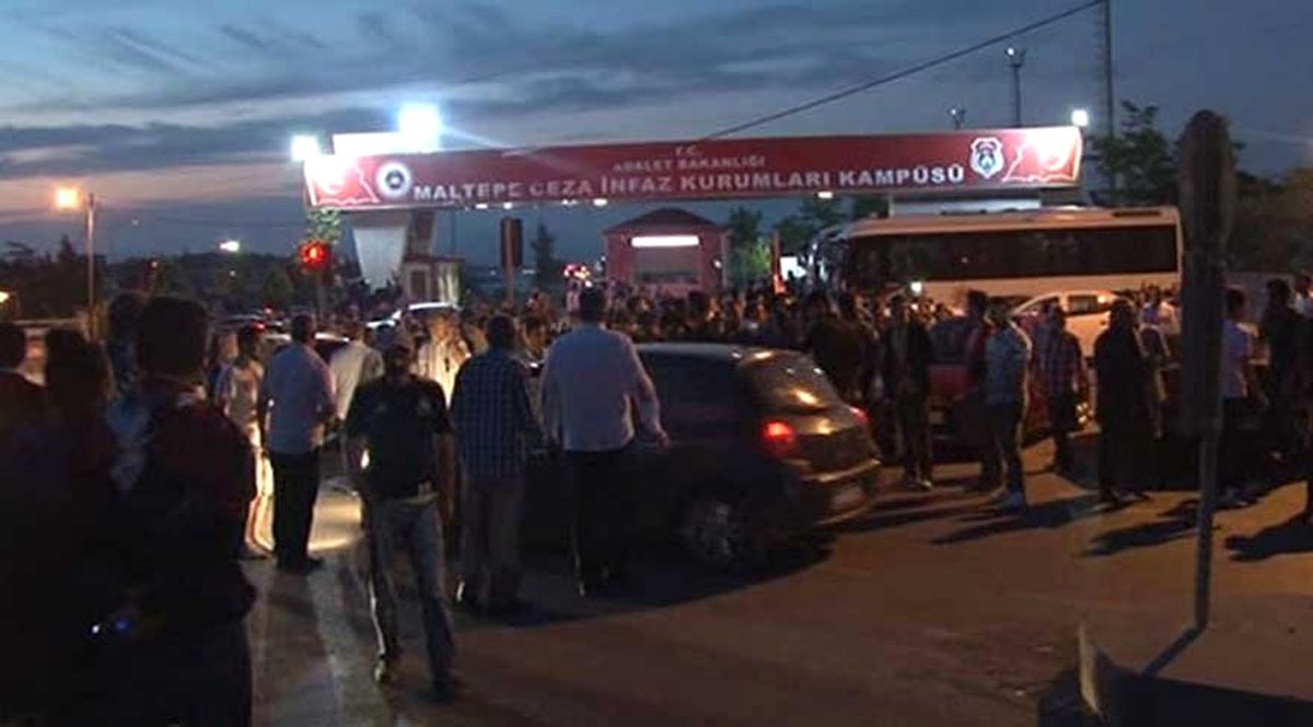 Dha İstanbul - CHP\'lilerden Berberoğlu\'na Destek Nöbeti