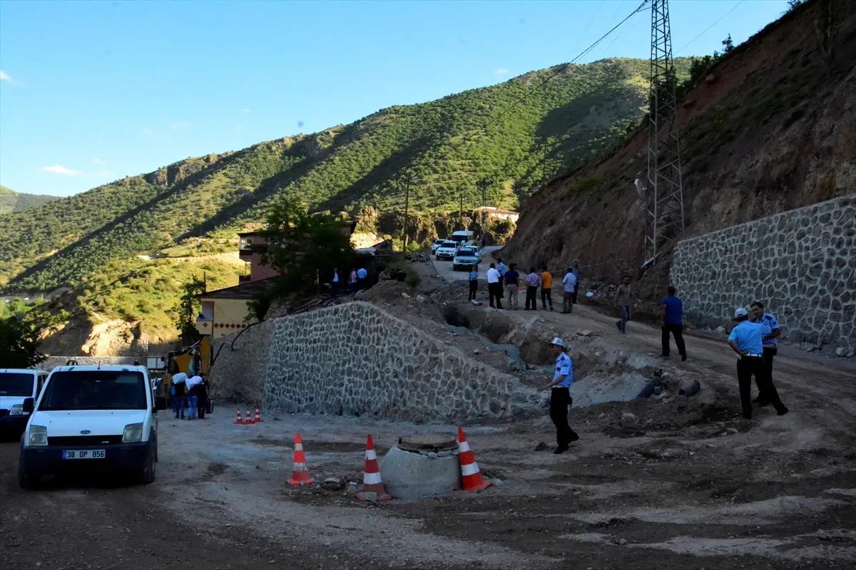 Dha Yurt;kafasına  Kaya Parçası Düşen Gencin Feci Ölümü Kamerada(Ek)