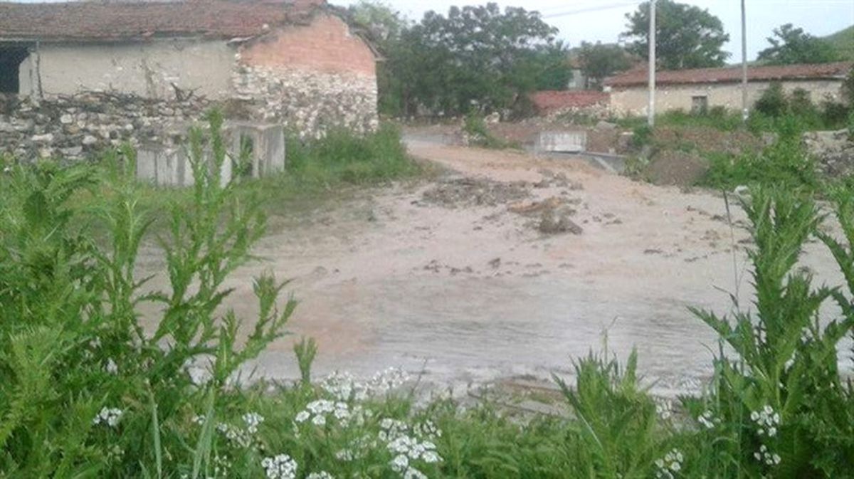Dha Yurt - Koçarlı\'da Sağanak Yağmur Etkili Oldu; Dereler Taştı, Evleri Su Bastı