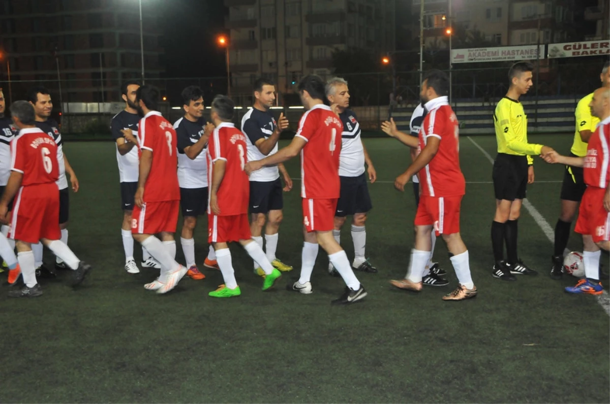 Erhan Aksay Futbol Turnuvası\'nda Kıyasıya Mücadele Devam Ediyor
