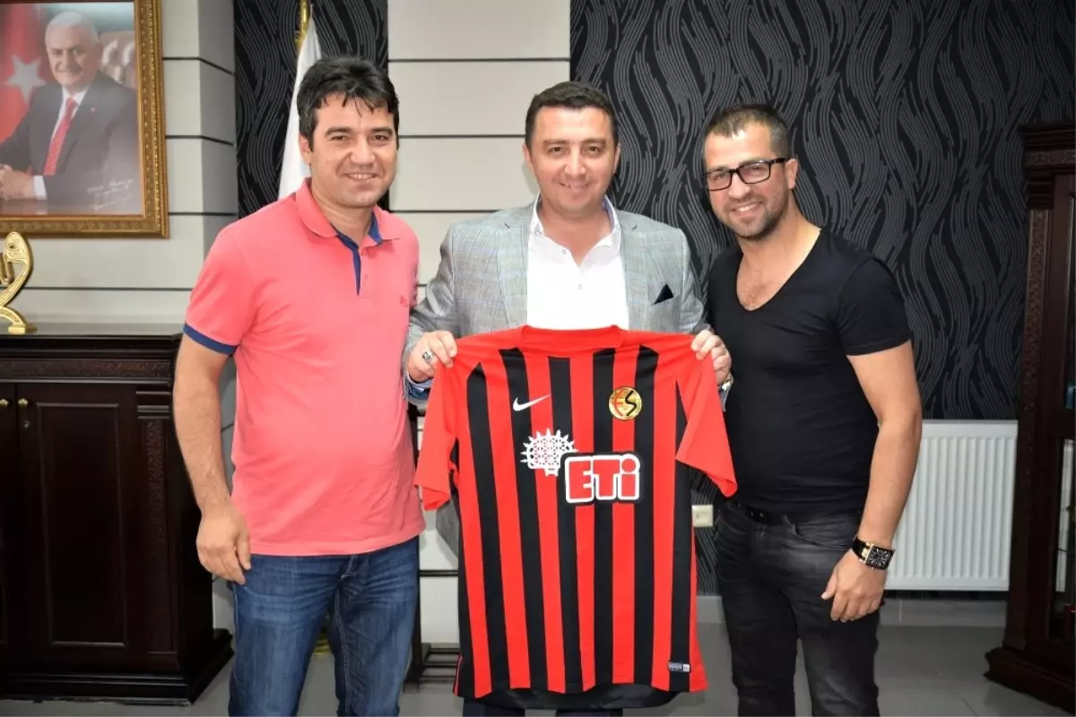 Eskişehirspor Taraftarından Başkan Bakıcı\'ya Teşekkür Ziyareti