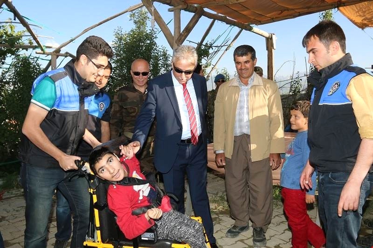 Hakkari Valisi Toprak Vatandaşlarla Bir Araya Geldi