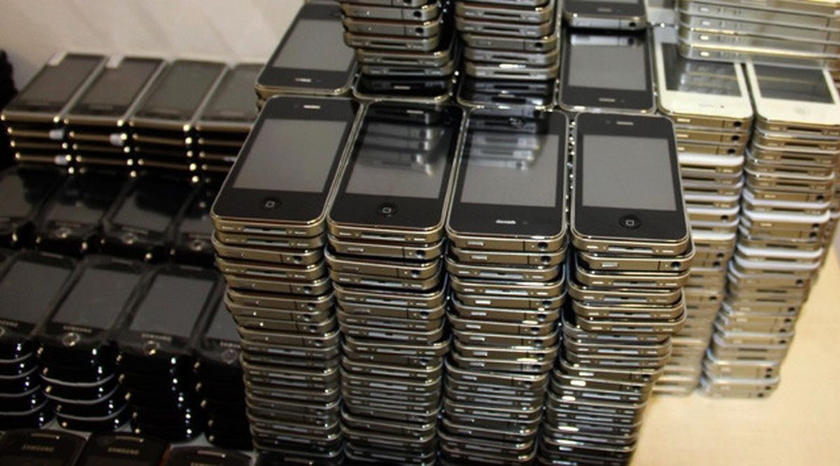 İstanbul\'da Kaçak Cep Telefonu Operasyonu