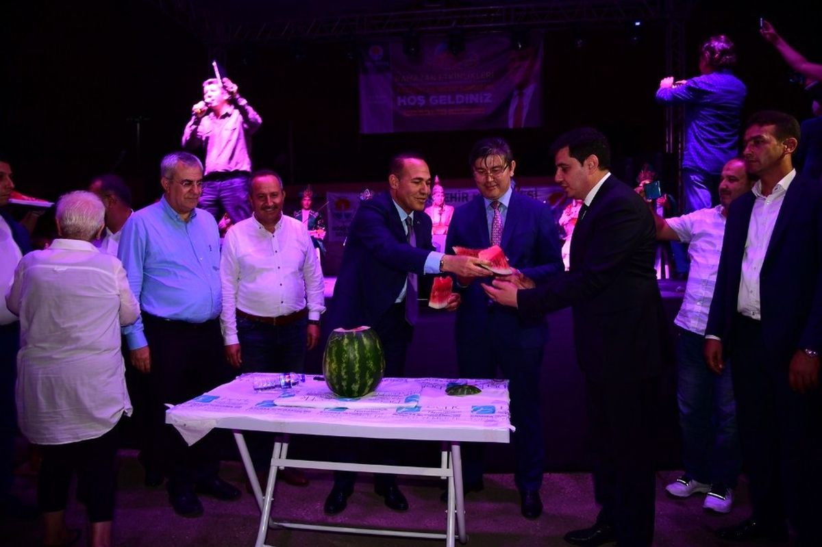Kazakistan Gecesi\'ne Adana Karpuzu Damga Vurdu
