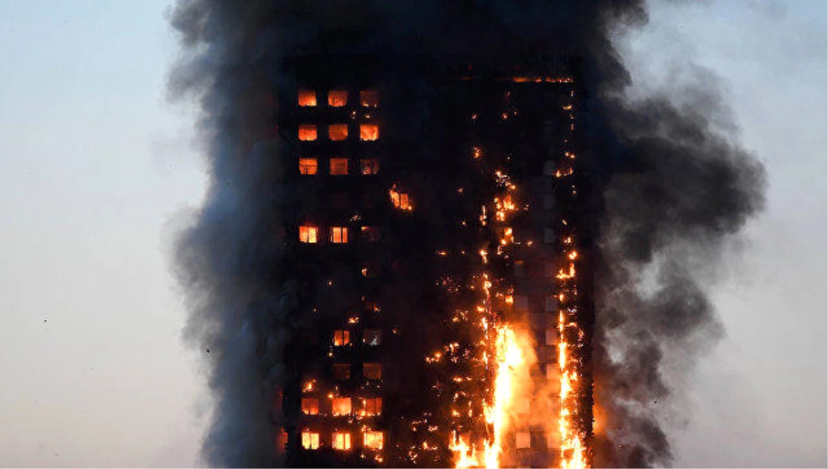 Londra\'da 24 Katlı Binadaki Yangın