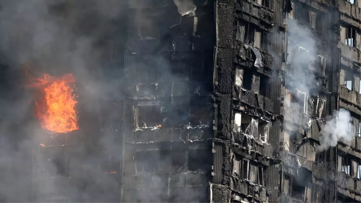 Londra\'da Alev Alev Yanan 24 Katlı Binadan Acı Haber: En Az 6 Ölü Var