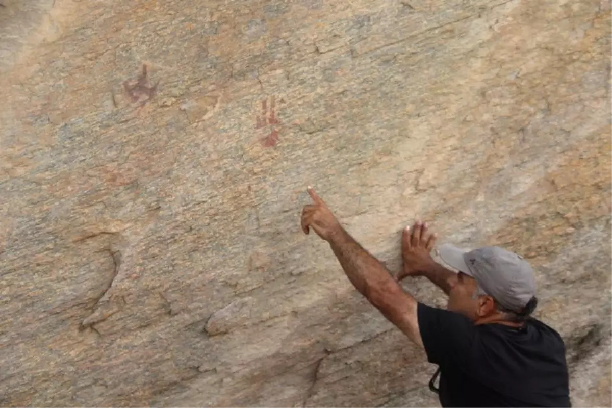 Madran Dağı\'nda Prehistorik Kaya Resimleri Bulundu